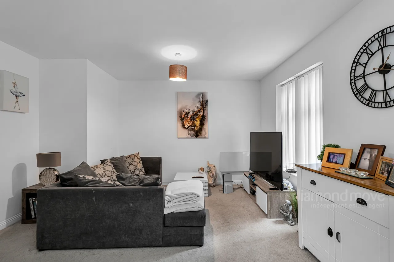 Avondale Gardens, Hounslow, TW4 5EU, photo 2