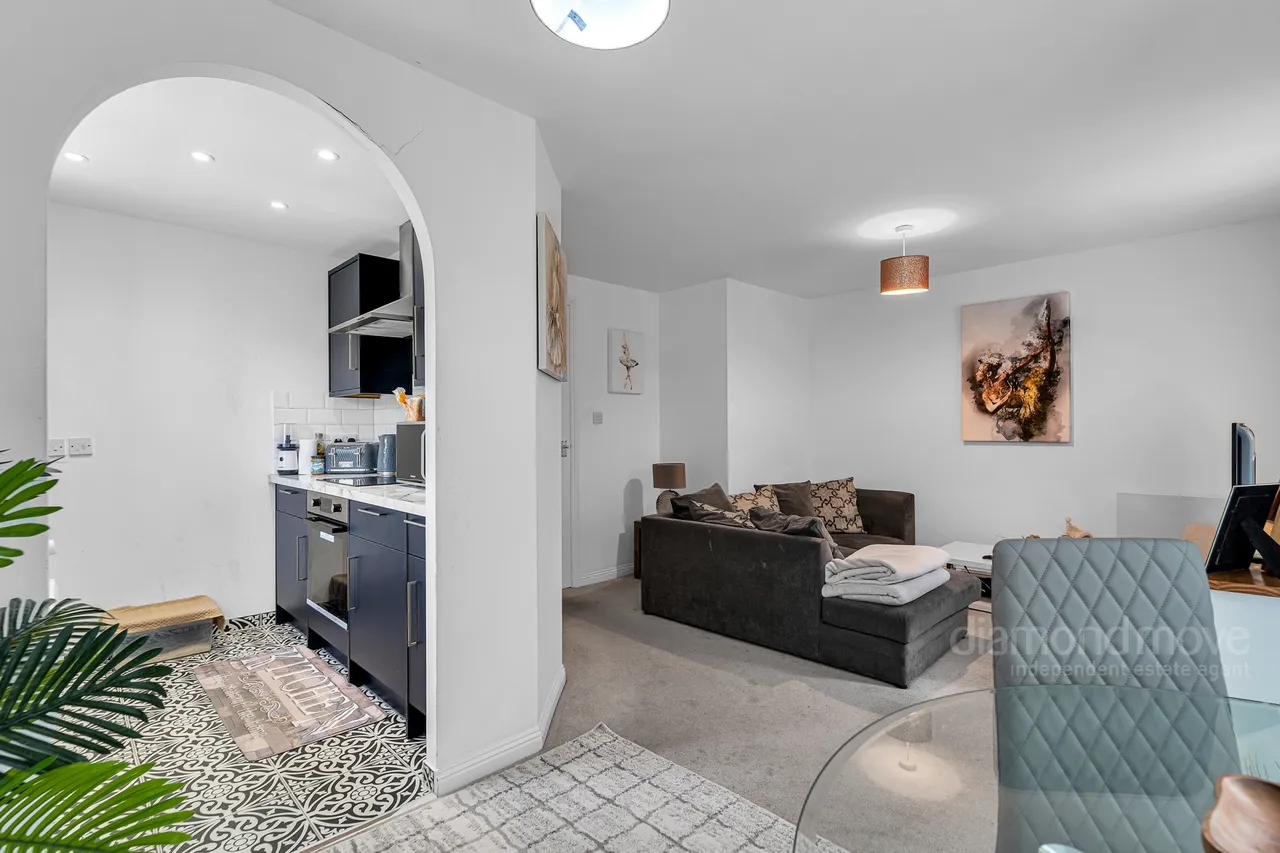 Avondale Gardens, Hounslow, TW4 5EU, photo 4