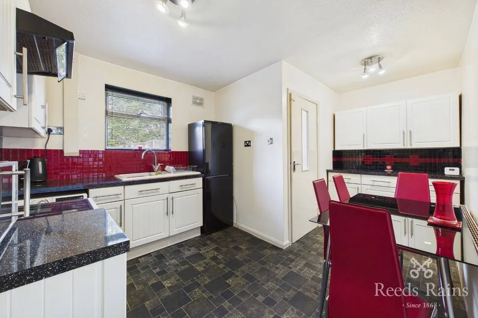 Snapethorpe Crescent, Wakefield, WF2, photo 3