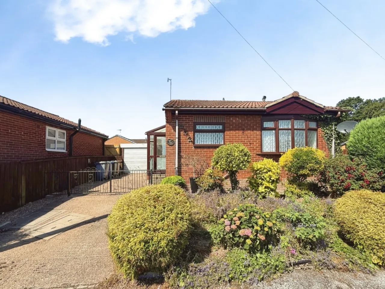 2 bed house for sale — Saxton Close, Elsecar, Barnsley, S74 8BA
