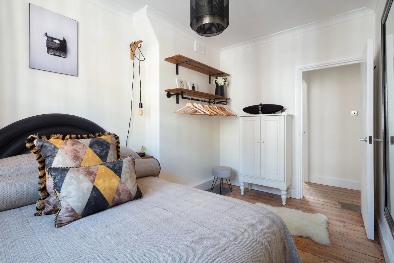 Flat 11, J Block, Peabody Estate, Vauxhall Bridge Road, London, photo 7
