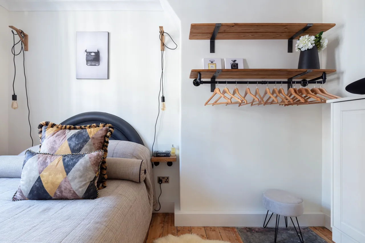 Flat 11, J Block, Peabody Estate, Vauxhall Bridge Road, London, photo 4