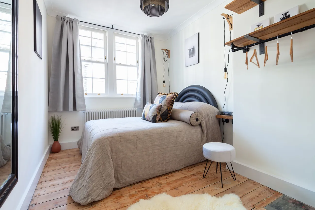 Flat 11, J Block, Peabody Estate, Vauxhall Bridge Road, London, photo 5