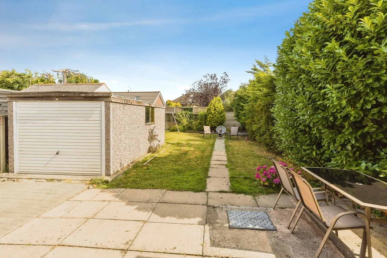 Ffordd Maelor, Wrexham, LL12, photo 4