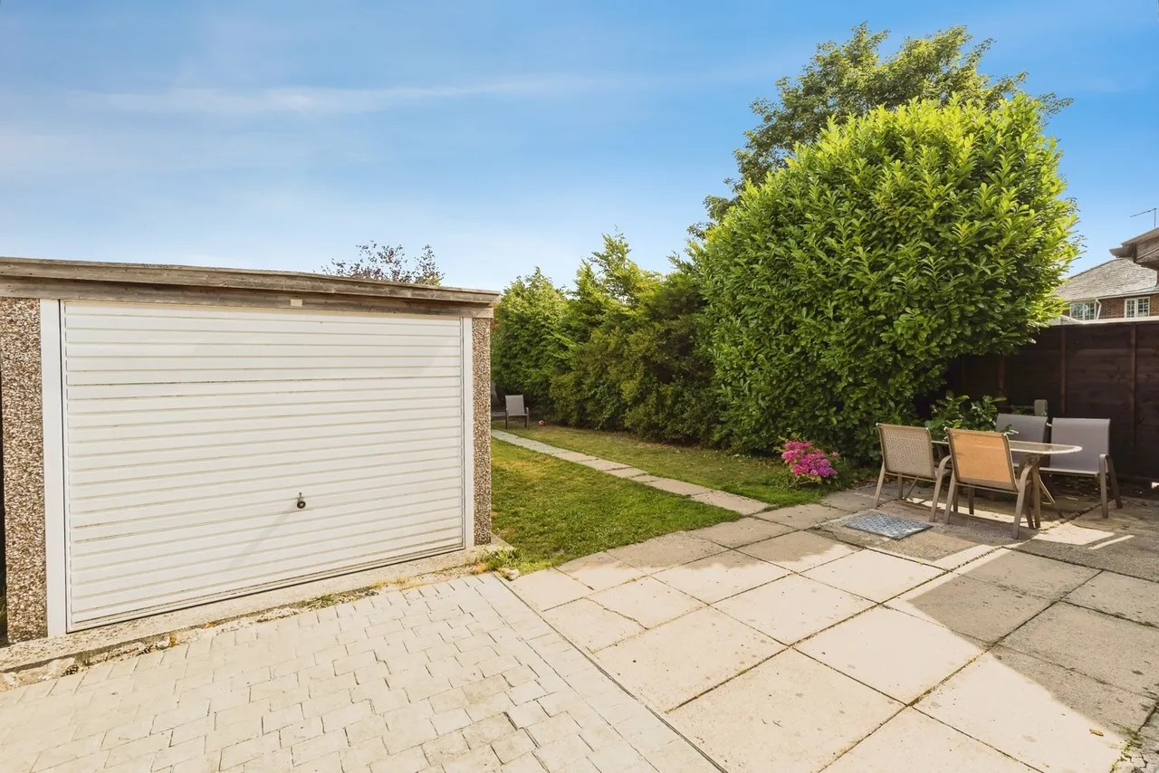 Ffordd Maelor, Wrexham, LL12, photo 13