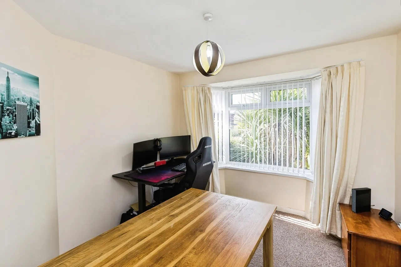 Ffordd Maelor, Wrexham, LL12, photo 6
