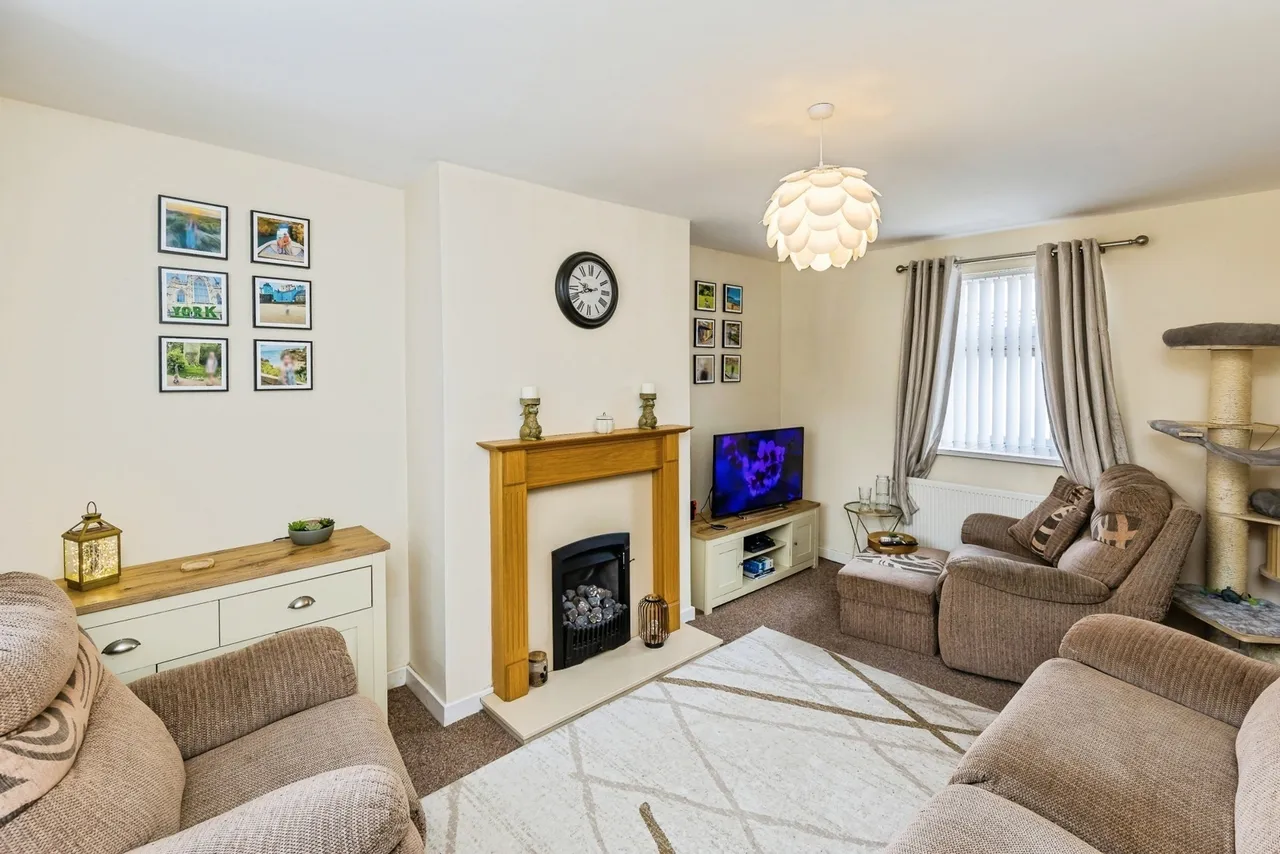 Ffordd Maelor, Wrexham, LL12, photo 2