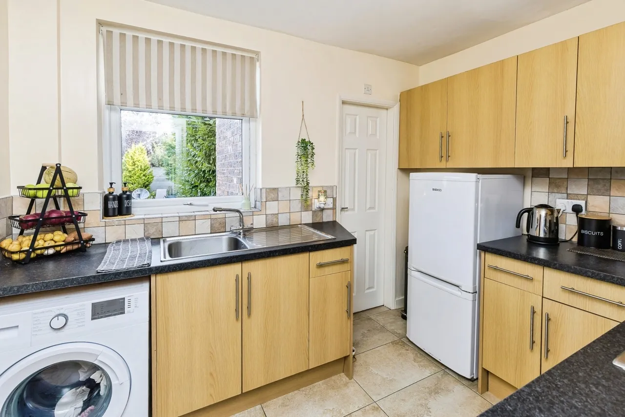 Ffordd Maelor, Wrexham, LL12, photo 7