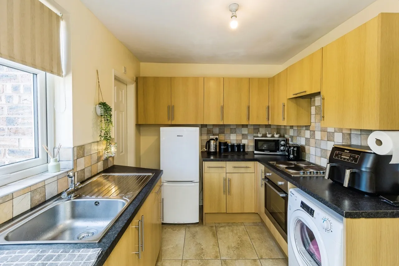 Ffordd Maelor, Wrexham, LL12, photo 3