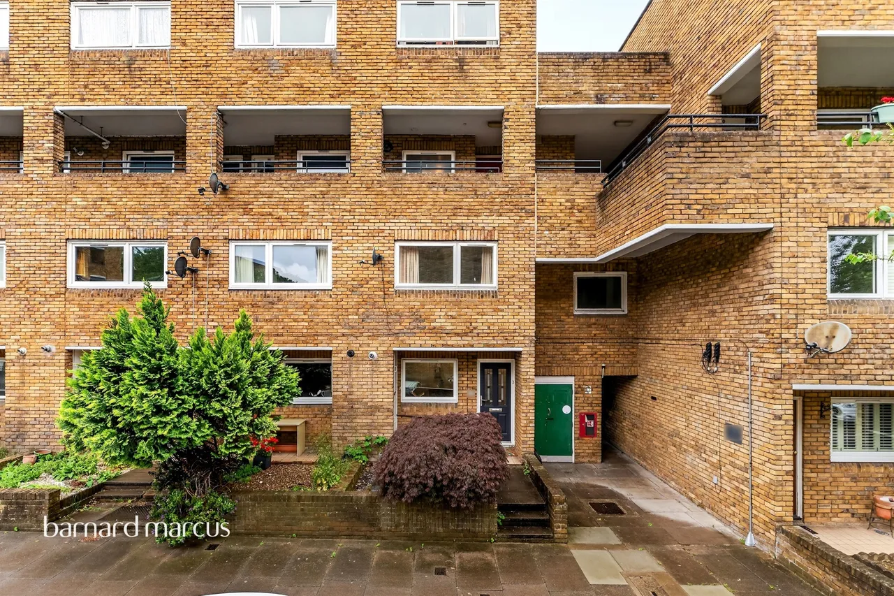 2 bed flat for sale — Turenne Close, London