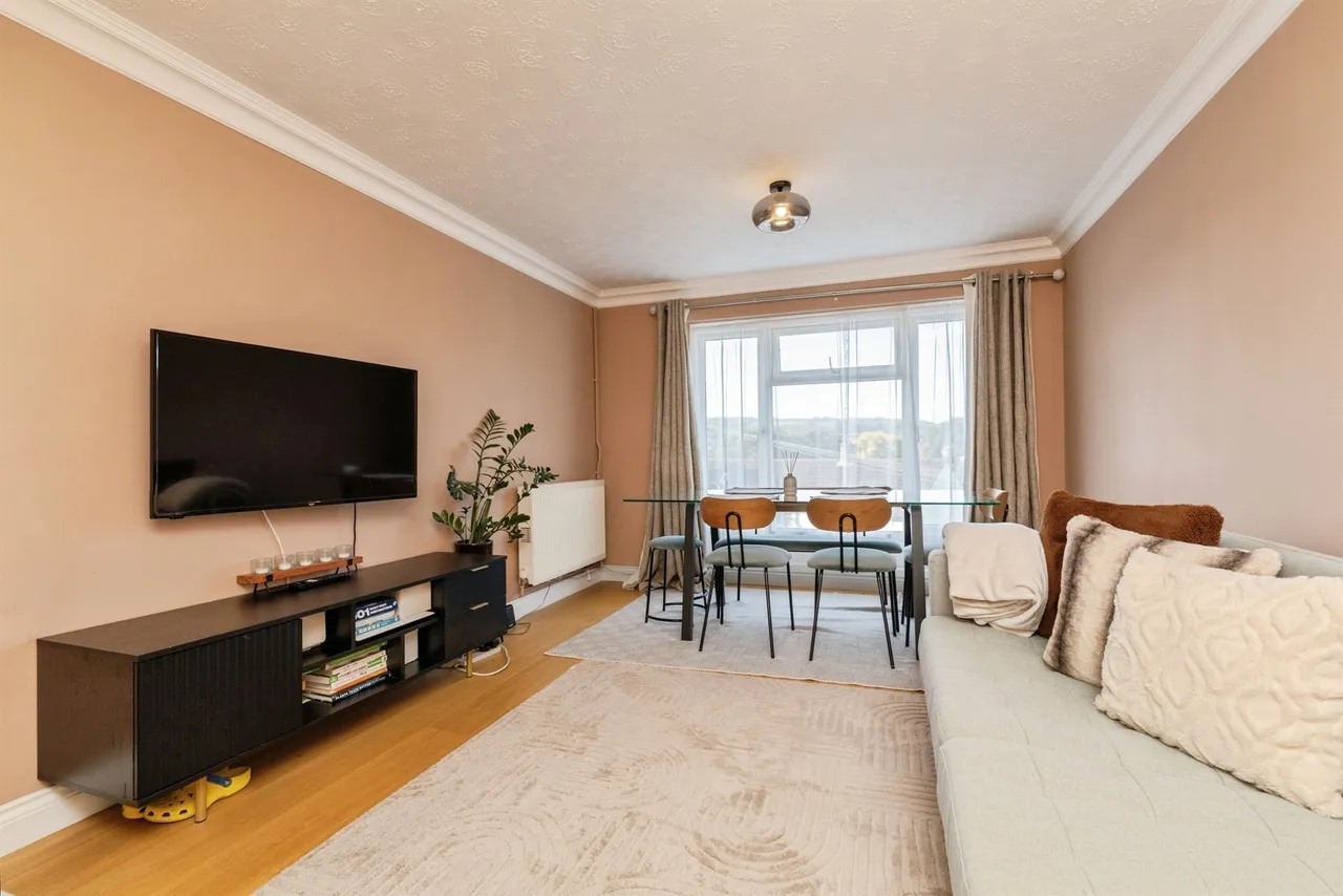 Whitemore Court, Batheaston, BA1, photo 3
