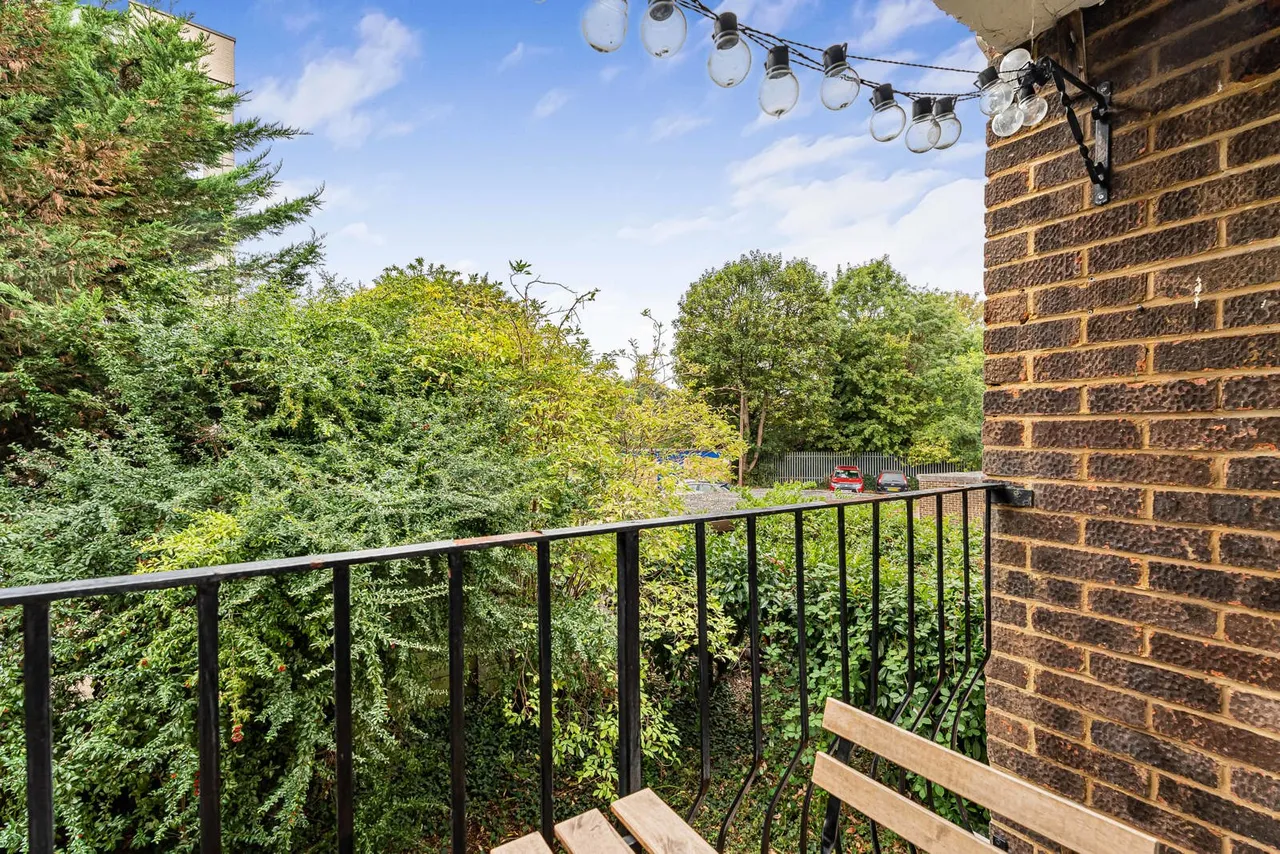 Kingfisher Drive, Staines-upon-Thames, TW18, photo 5