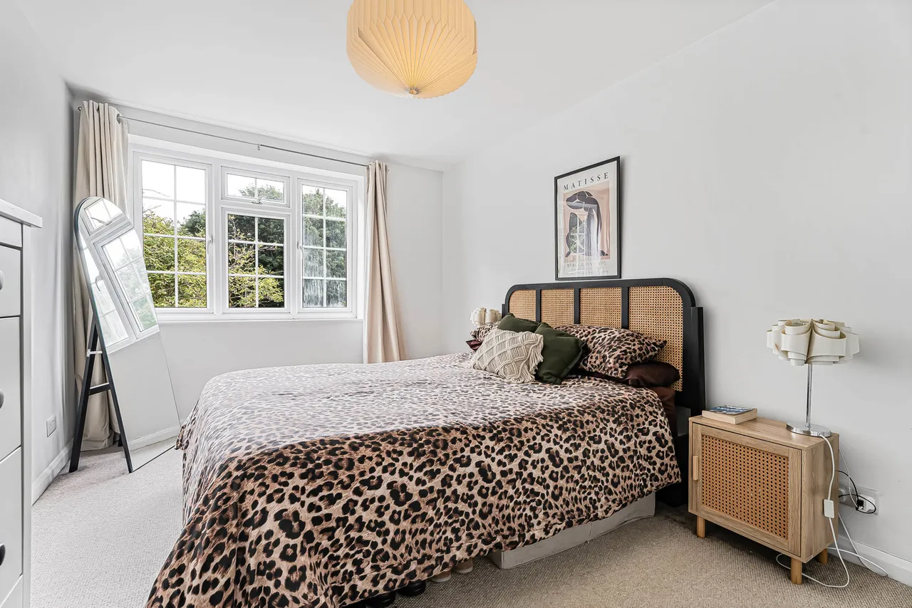 Kingfisher Drive, Staines-upon-Thames, TW18, photo 4