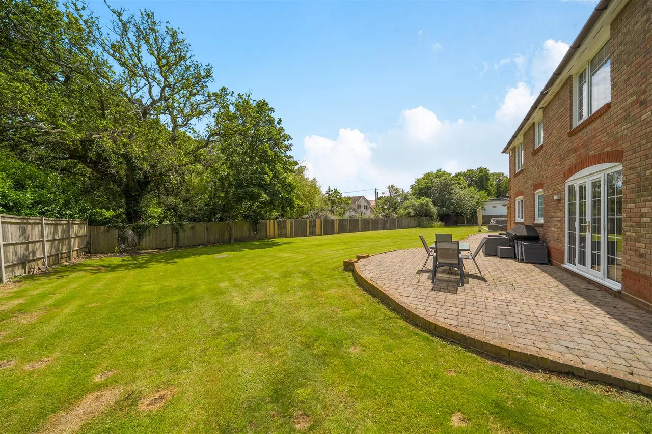 Skylark Meadows, Whiteley, photo 2