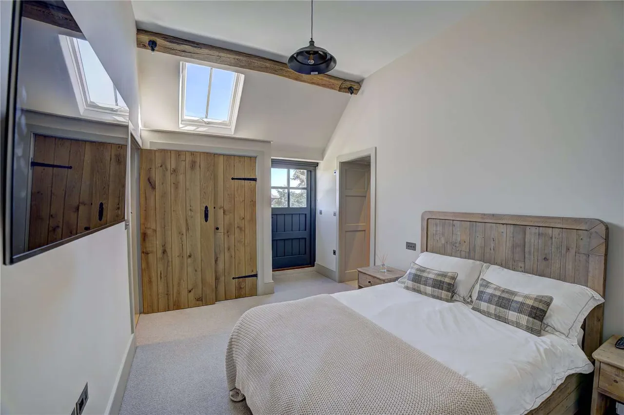 Wood Bevington Farm Barns, Wood Bevington, Alcester, Warwickshire, B49 5LX, photo 7