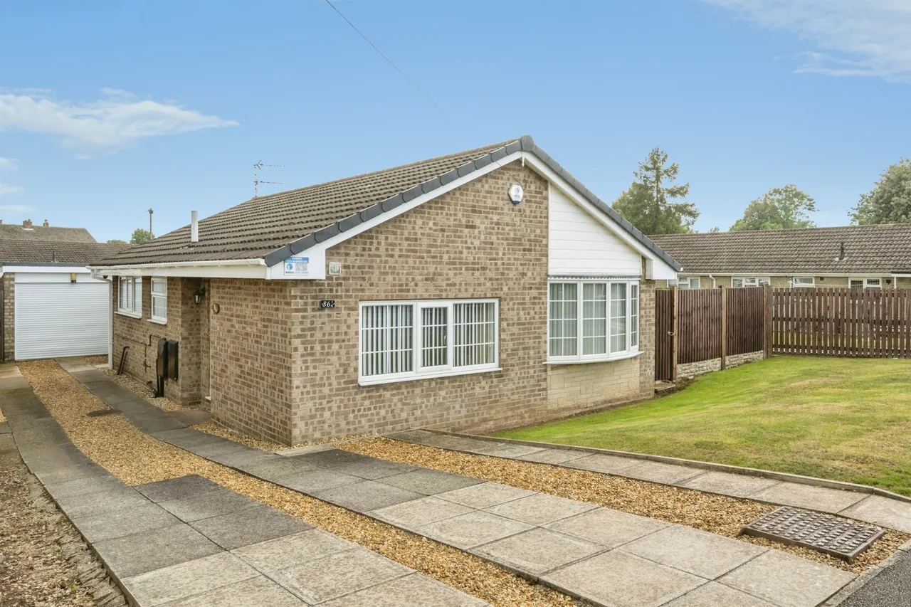 2 bed house for sale — Brecks Lane, Kirk Sandall, DONCASTER