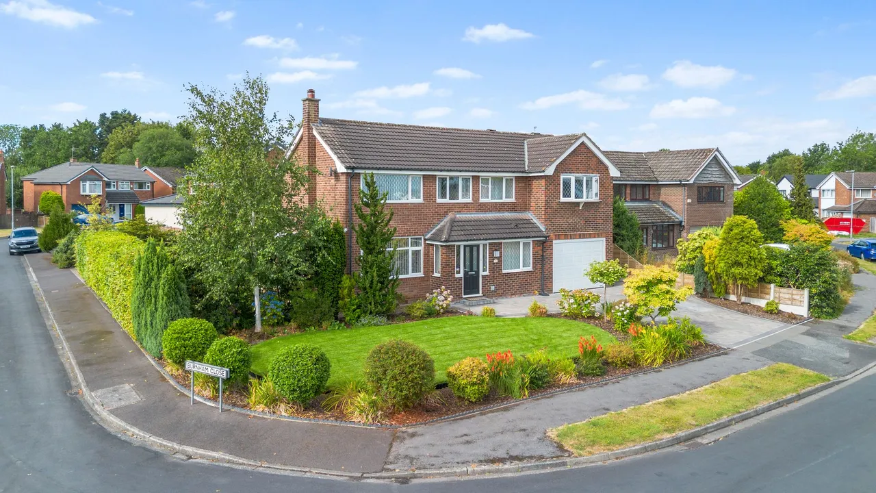 4 bed house for sale — Chiltern Road, Culcheth, Warrington, WA3 4LQ