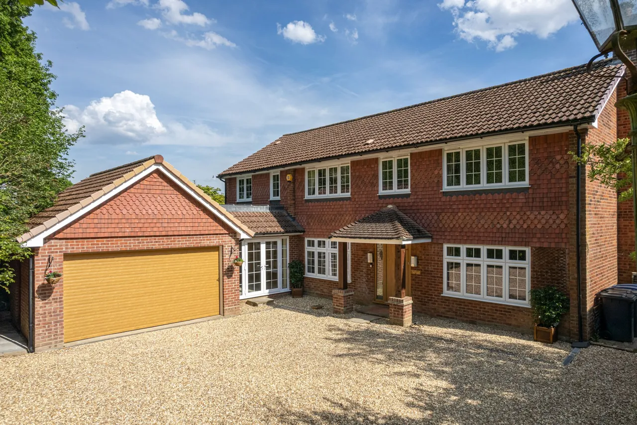 5 bed house for sale — Woodlands House Bulls Bushes, Hook, RG27 9LP