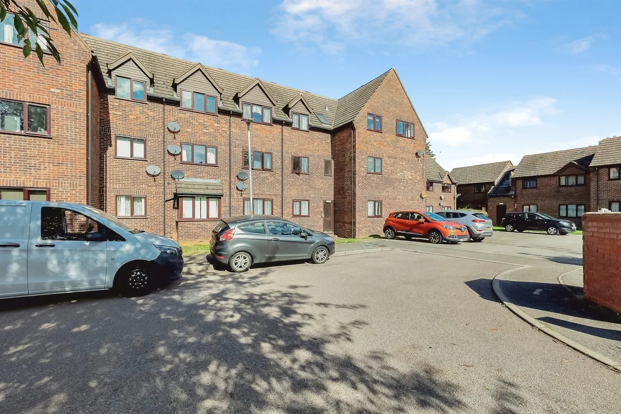 1 bed flat for sale — Oliver Close, Rushden