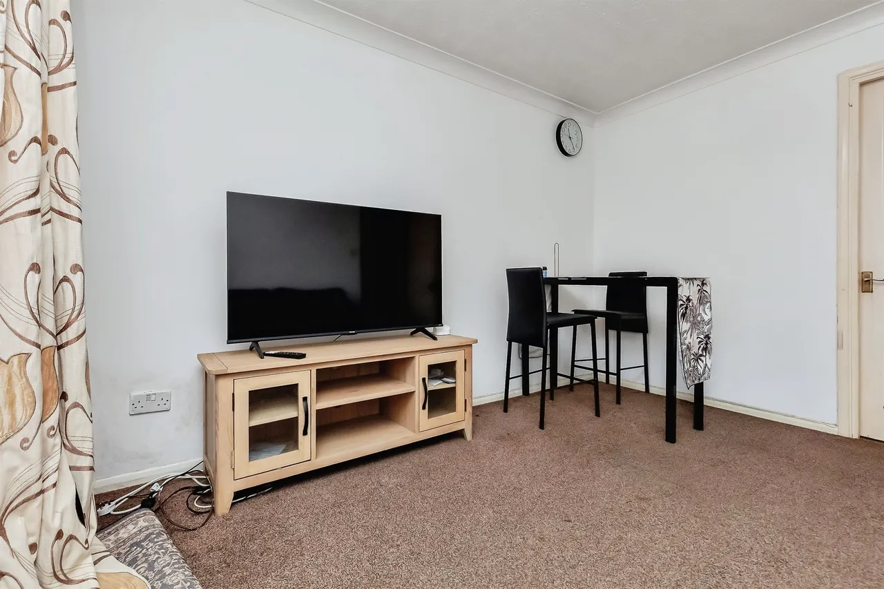 Oliver Close, Rushden, photo 7