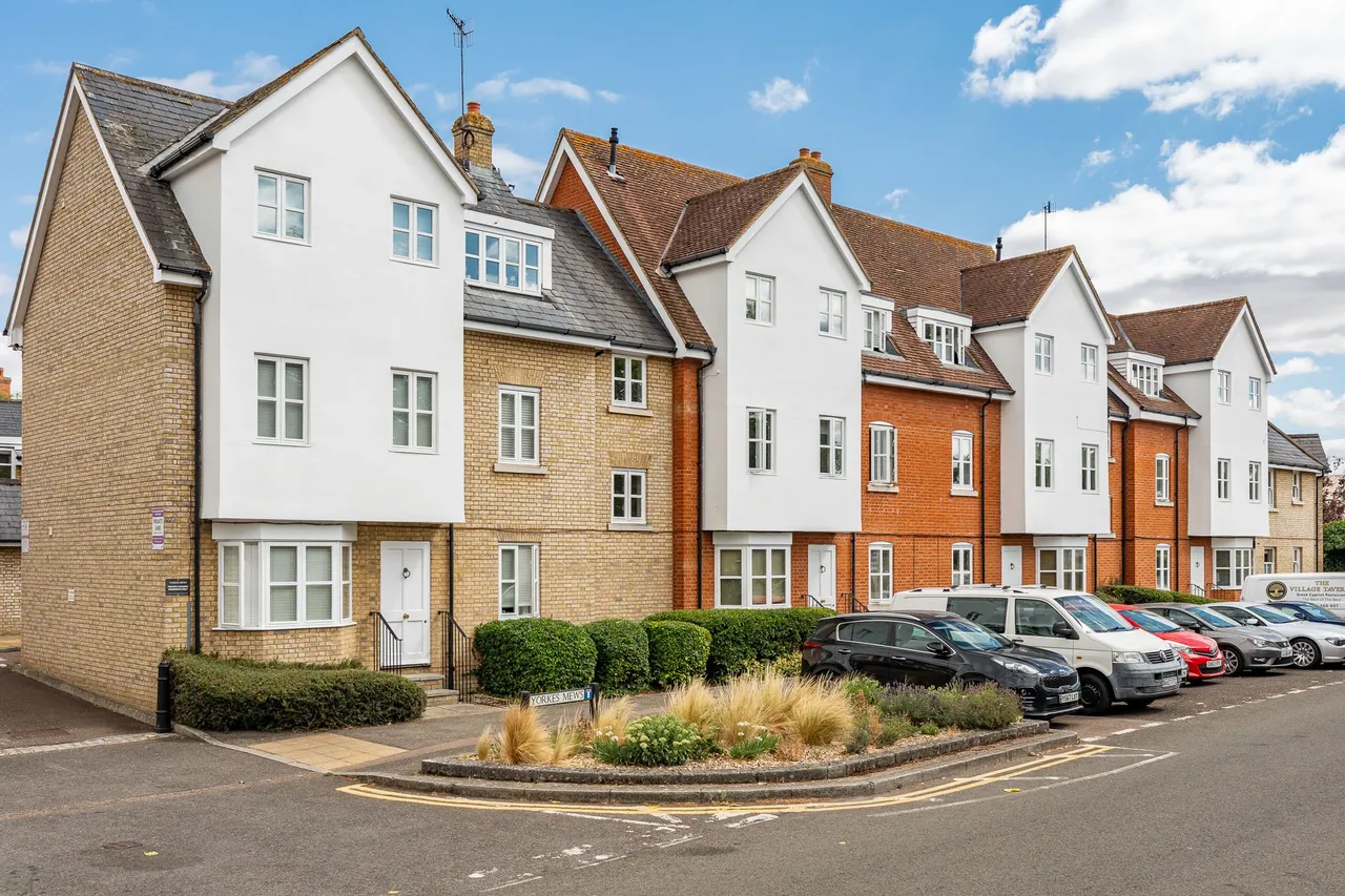 2 bed flat for sale — Yorkes Mews, Priory Street, Ware, SG12 9DB