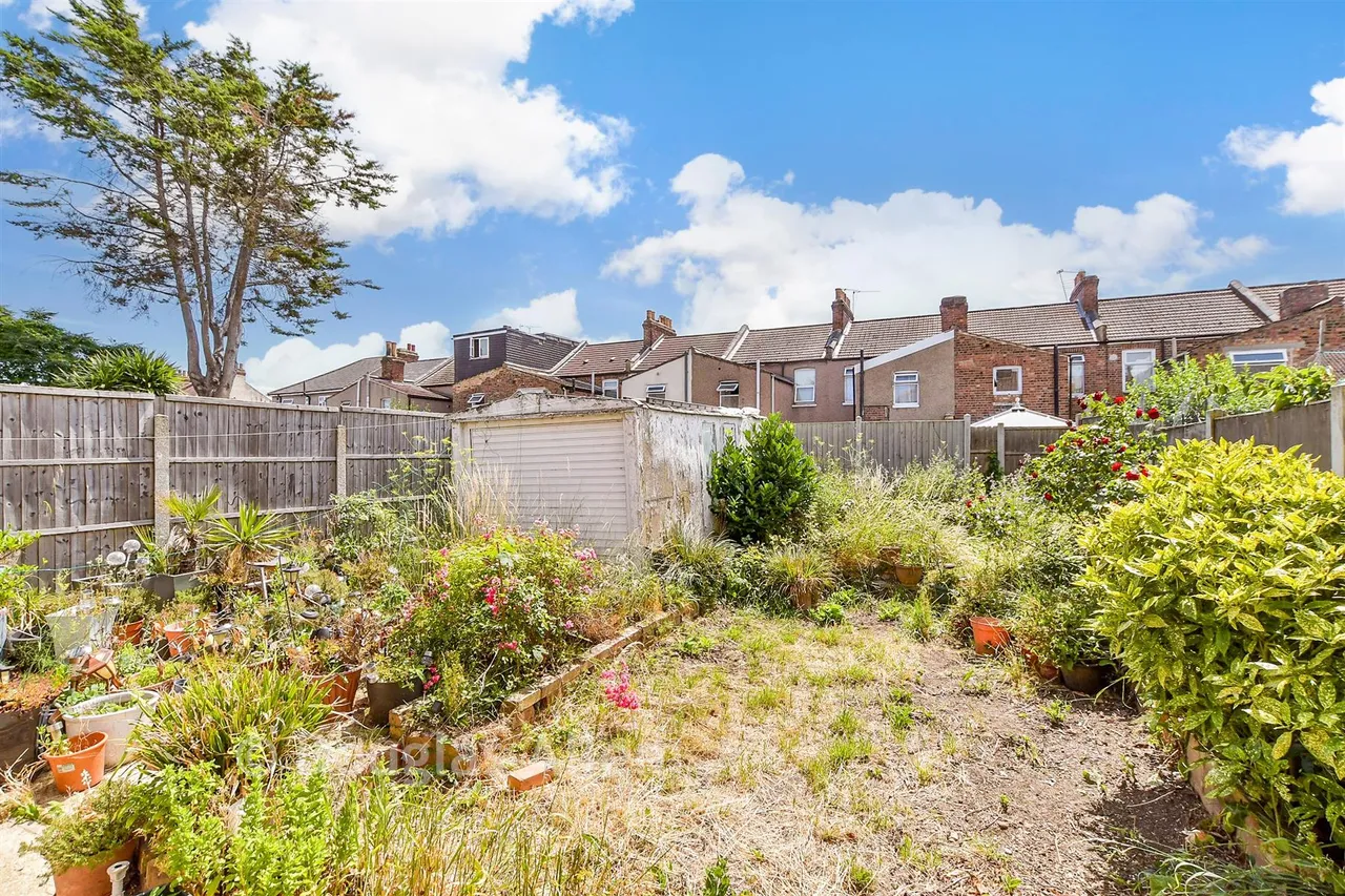 Cecil Road, Chadwell Heath, RM6, photo 2