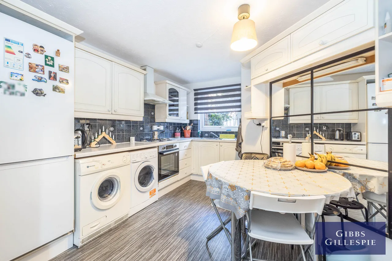 Bennett Close, Northwood Fees Apply, HA6, photo 2