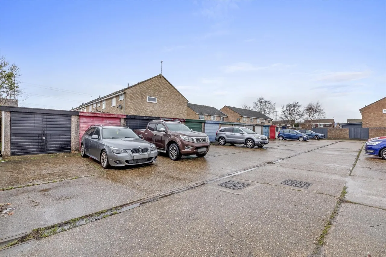 Hillington Close, Aylesbury, HP19, photo 13
