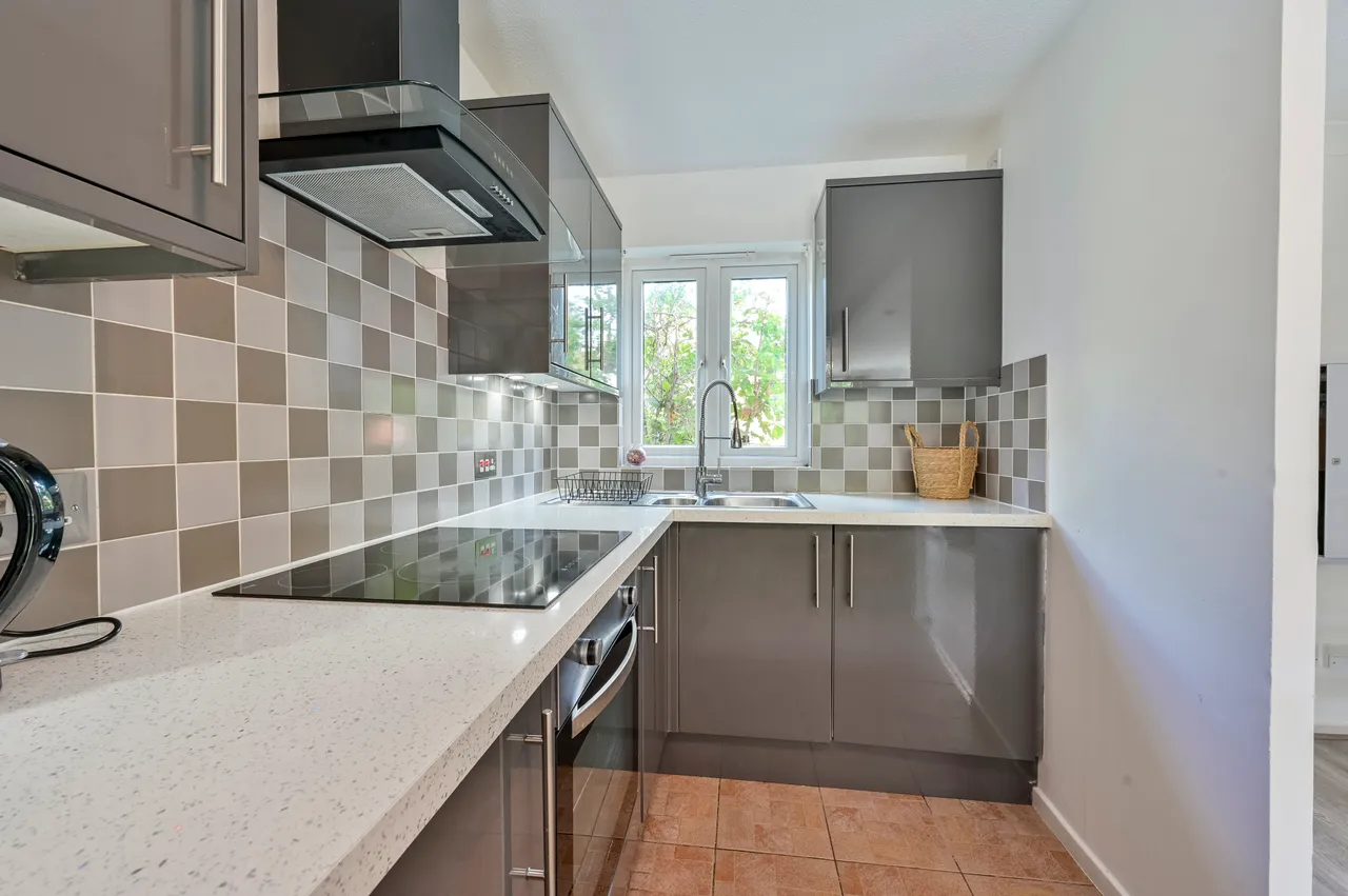 23 Keats Close, London, photo 3