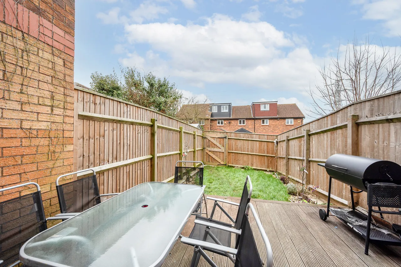 23 Keats Close, London, photo 5