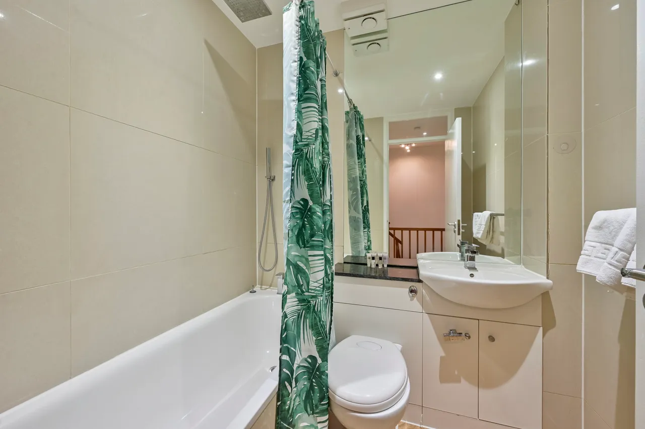 23 Keats Close, London, photo 10