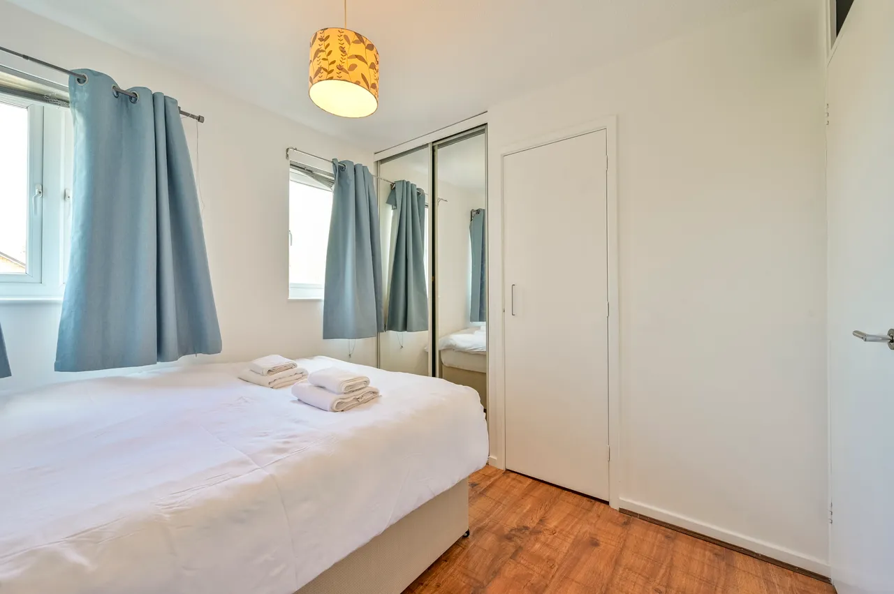 23 Keats Close, London, photo 9