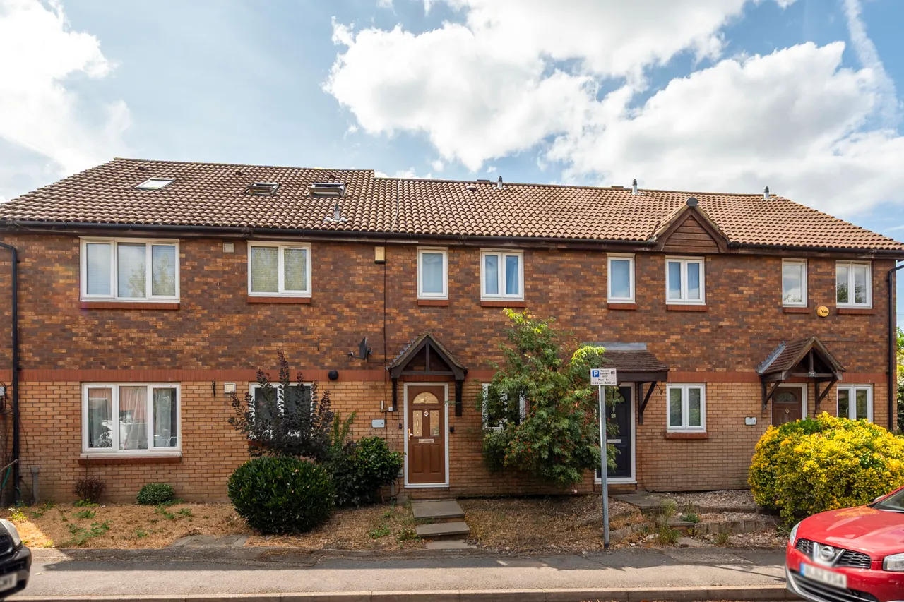 2 bed house for sale — 23 Keats Close, London