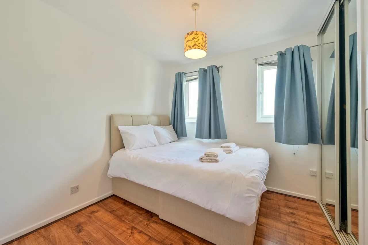 23 Keats Close, London, photo 8