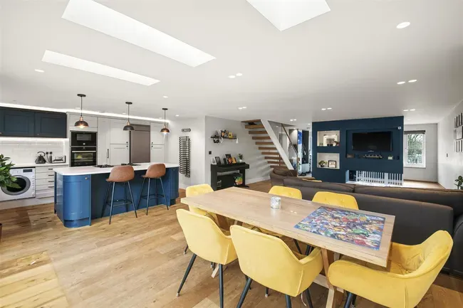 4 bed house for sale — Wyteleaf Close, Ruislip