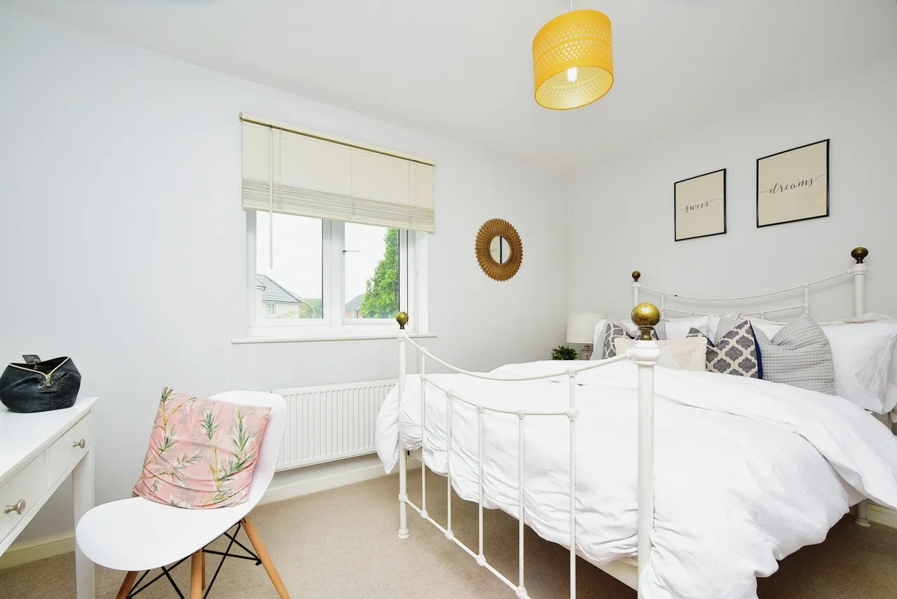 Bates Way, Swindon, photo 6