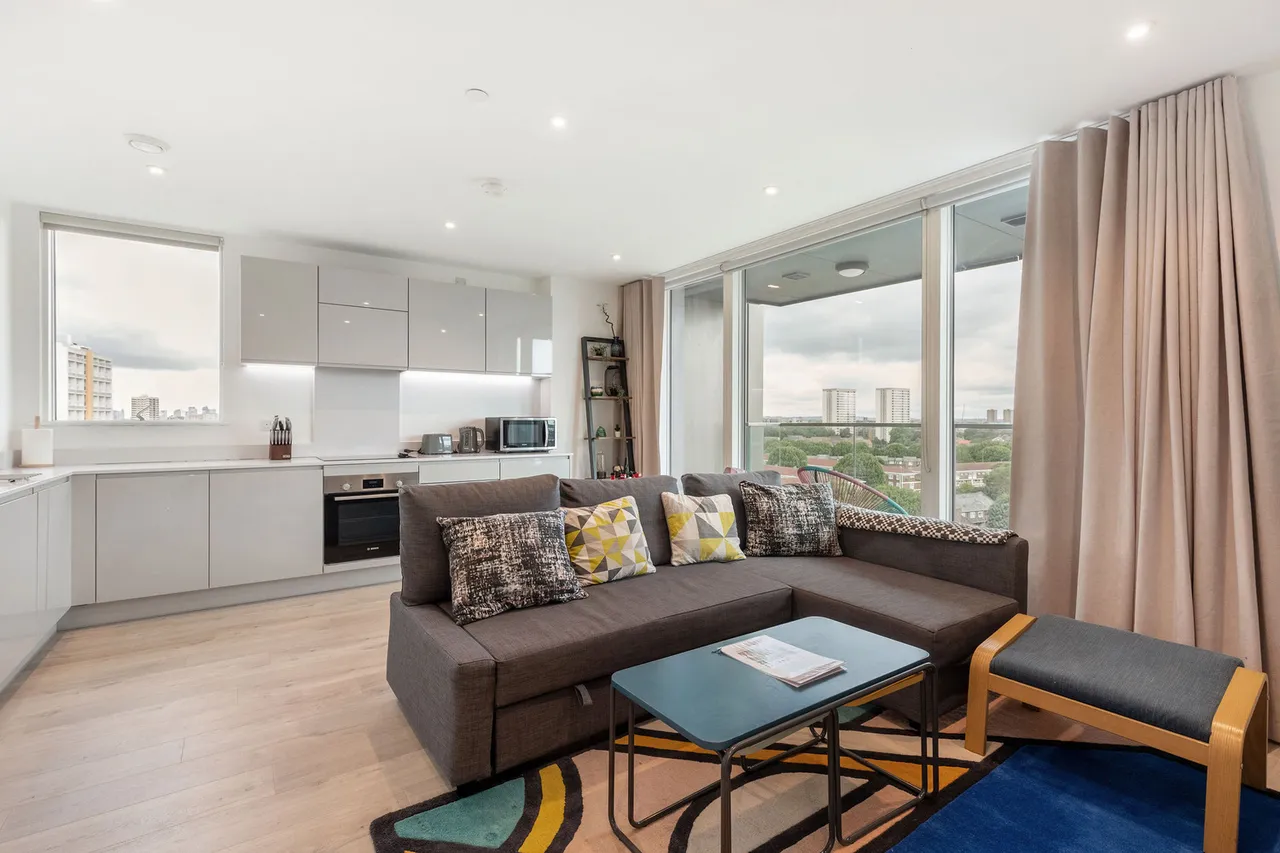 2 bed flat for sale, Kitson House, London, E3