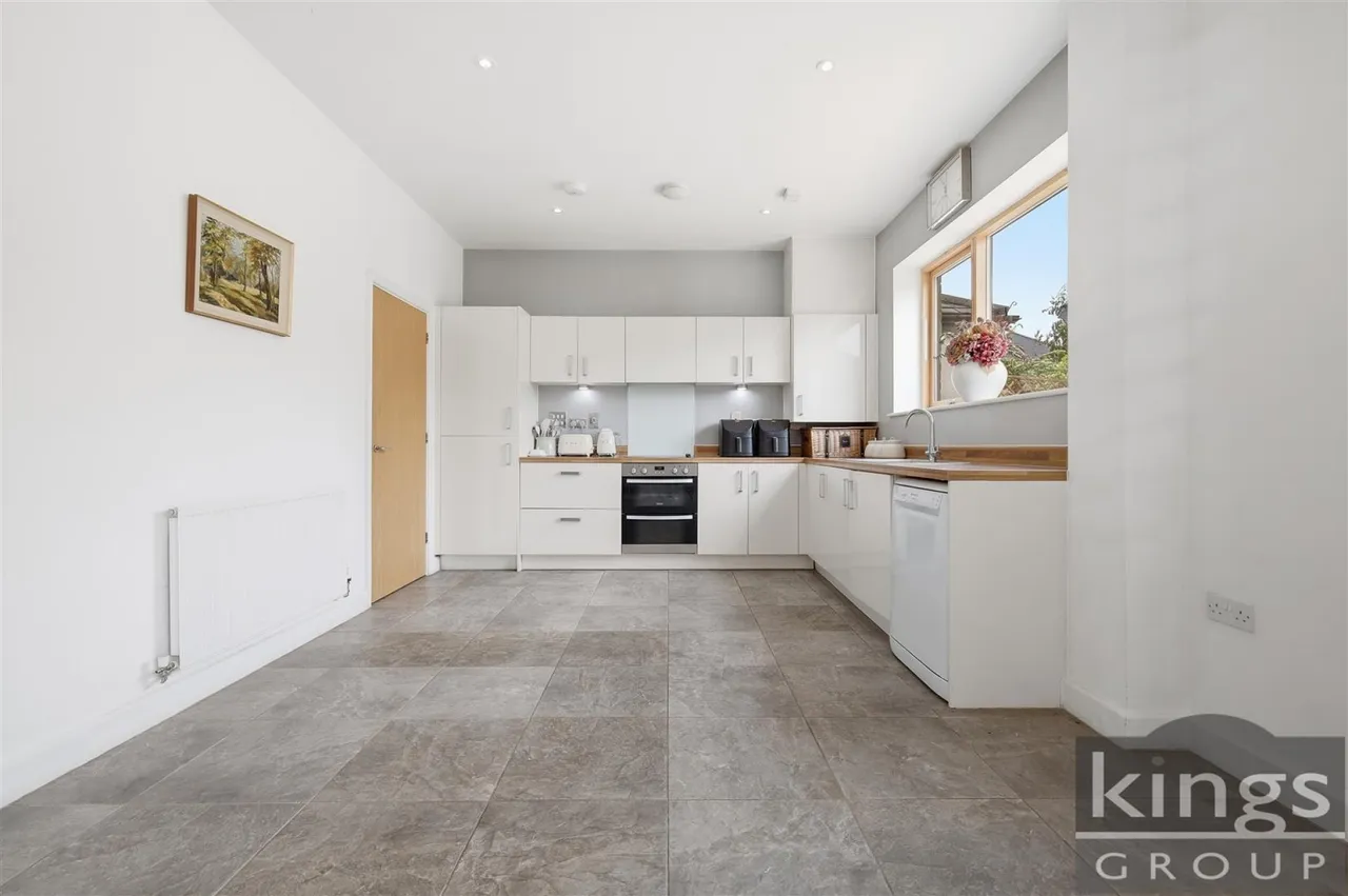 Nuthatch Drive, Newhall, photo 10