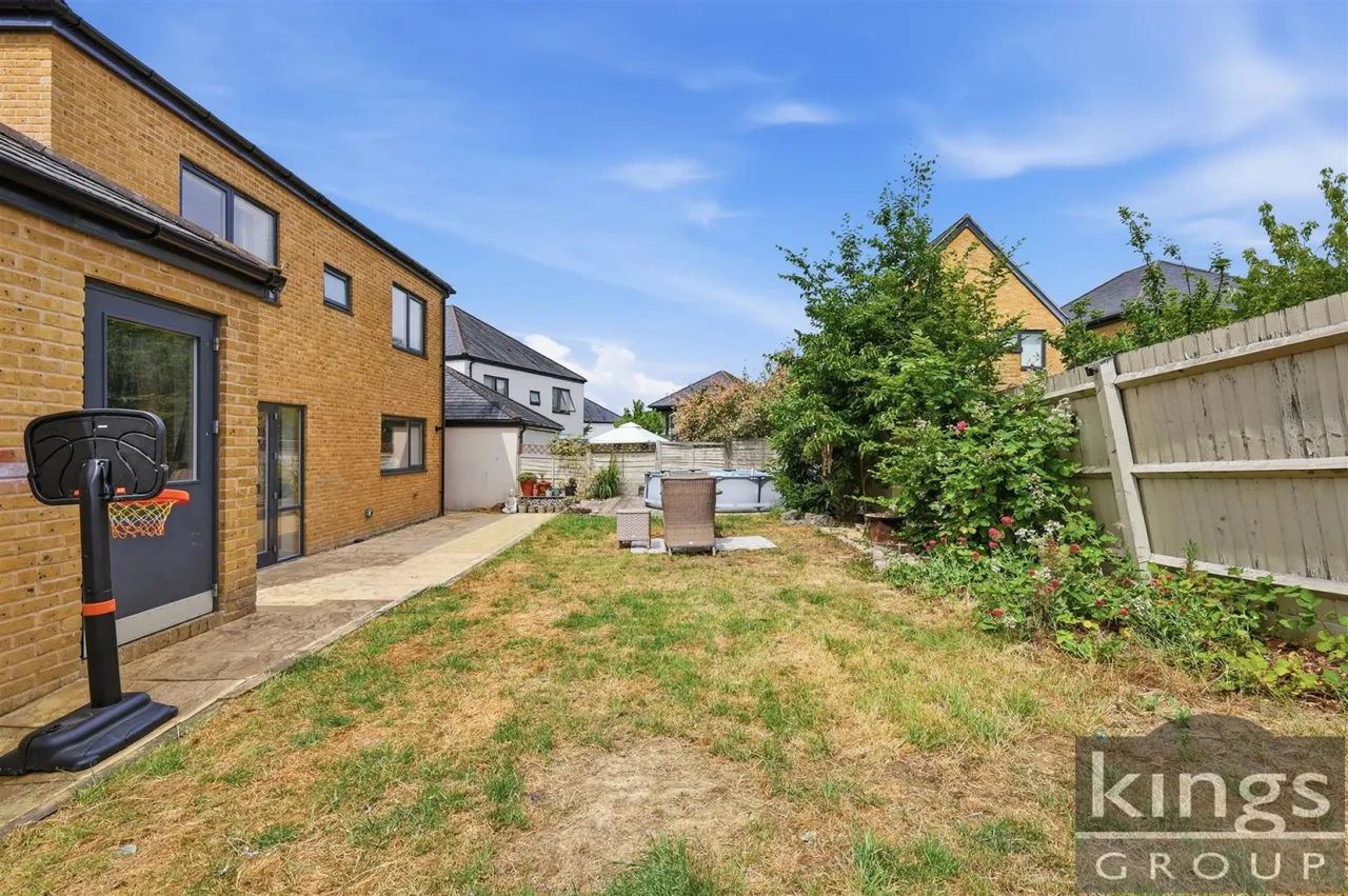 Nuthatch Drive, Newhall, photo 31