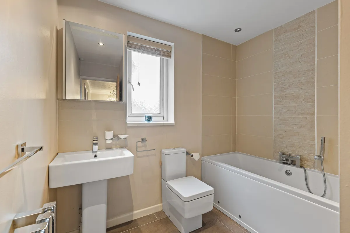 Lyndale Avenue, Edenthorpe, DN3, photo 12
