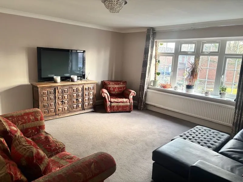 Fieldhead Gardens, Bourne End SL8 5RN, photo 2