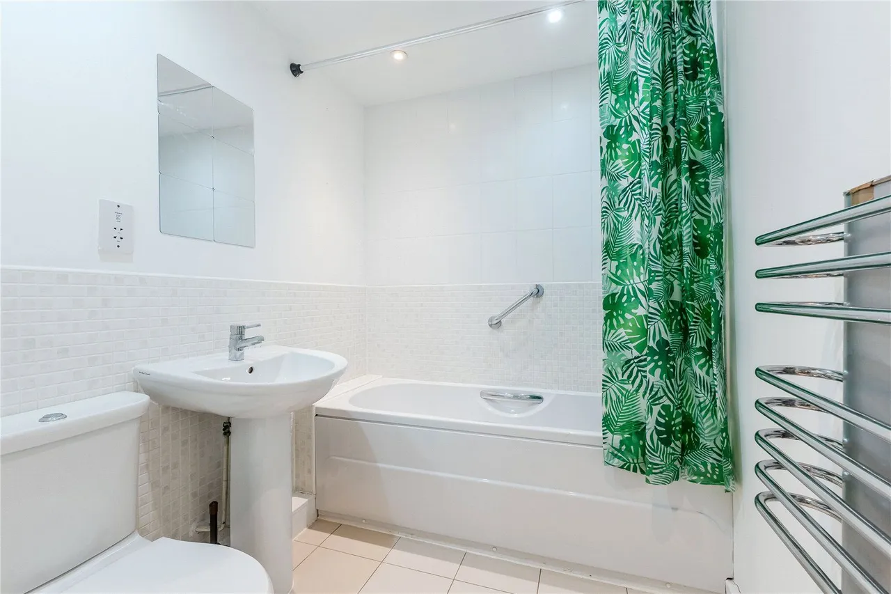 Thwaite Court, Horsforth, LS18, photo 12