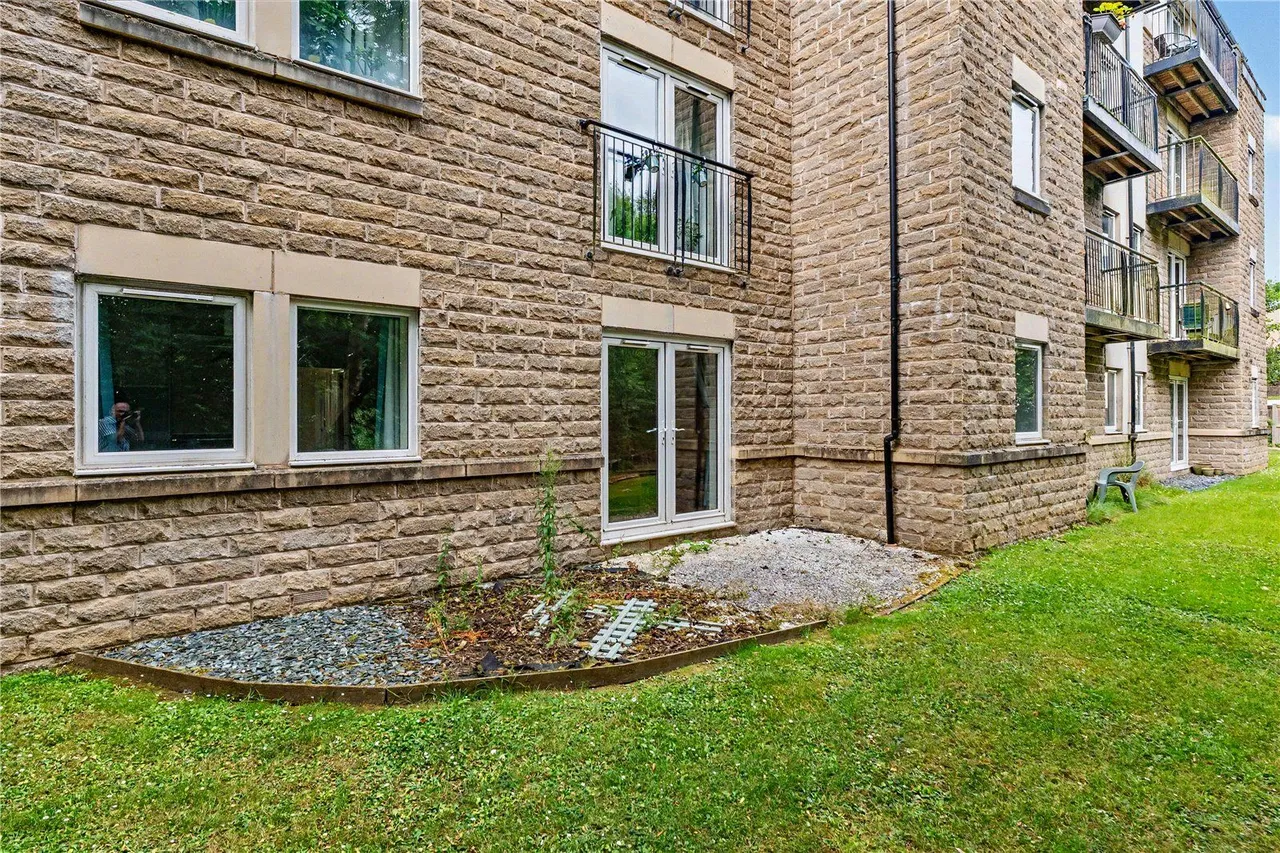 2 bed flat for sale, Thwaite Court, Horsforth, LS18