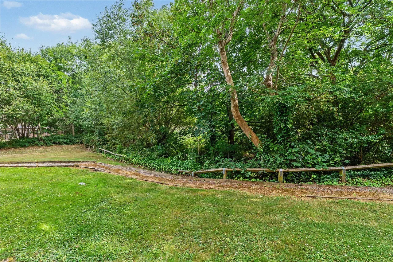 Thwaite Court, Horsforth, LS18, photo 2
