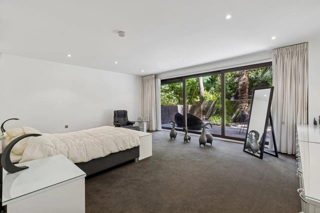 Oak Lodge, 67 West Heath Road, London, NW3 7AP, photo 4