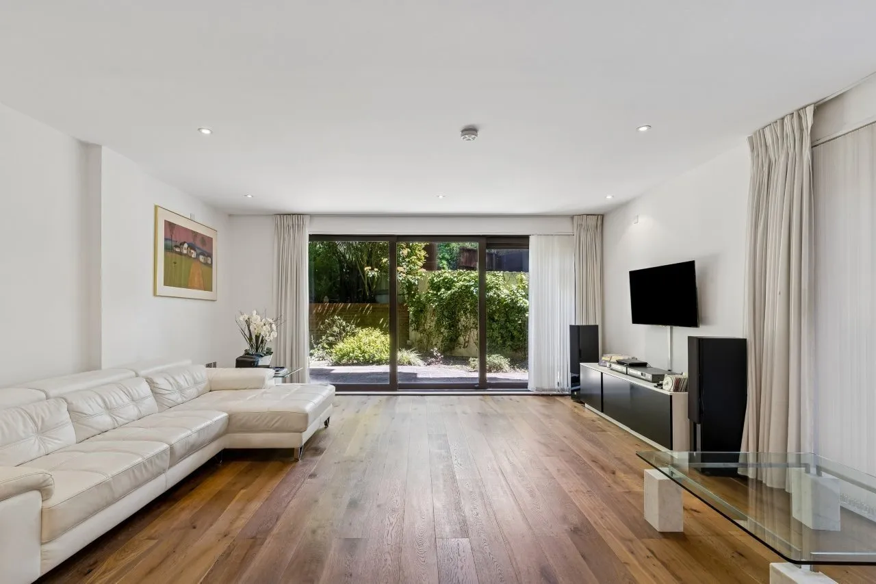 3 bed property for sale — Oak Lodge, 67 West Heath Road, London, NW3 7AP