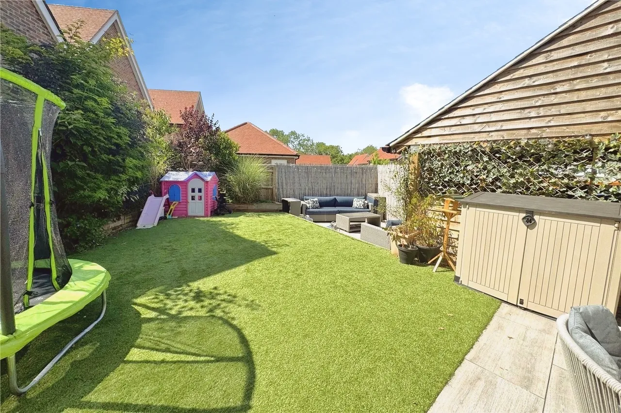 Titchener Way, Hook, RG27, photo 15