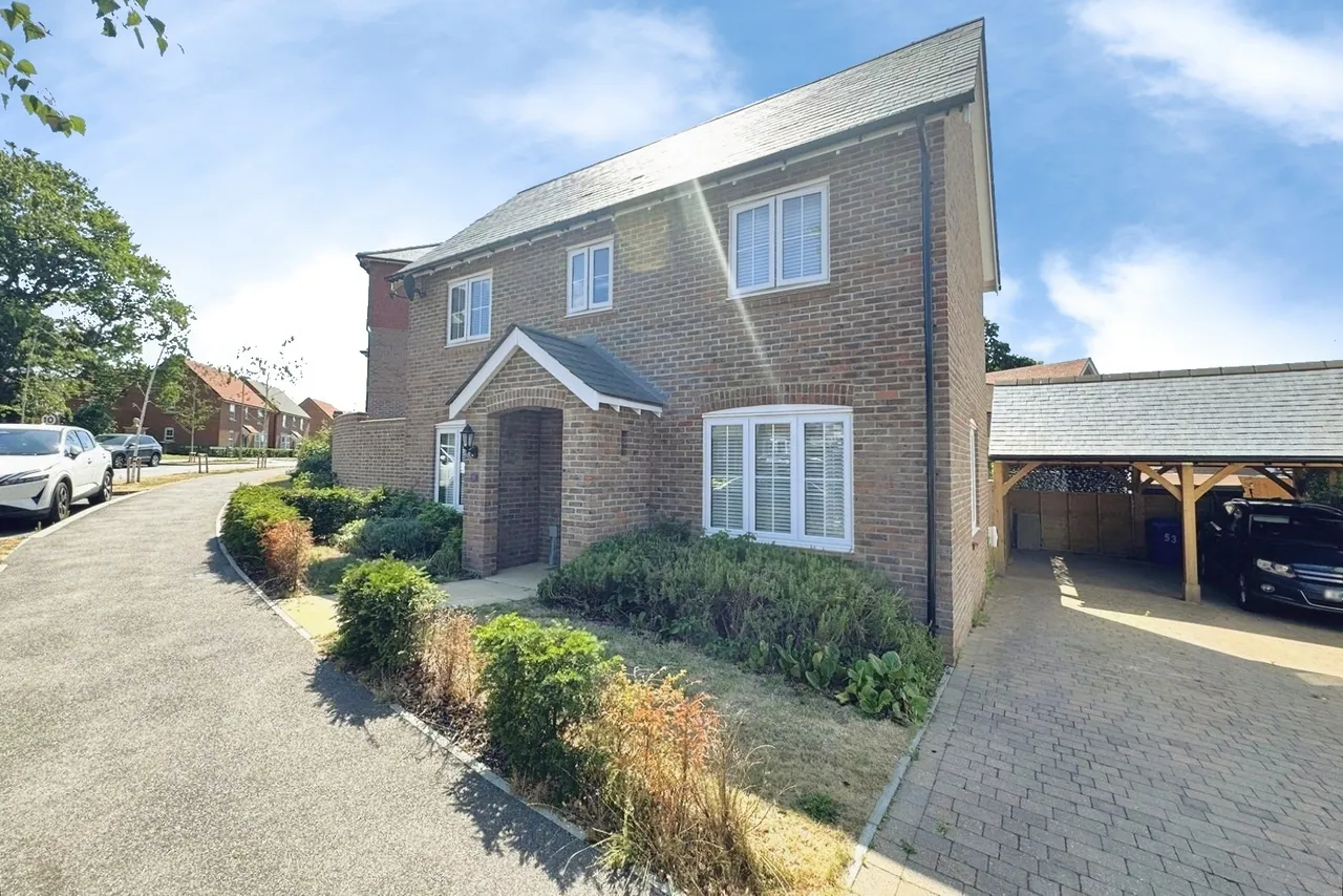 Titchener Way, Hook, RG27, photo 16
