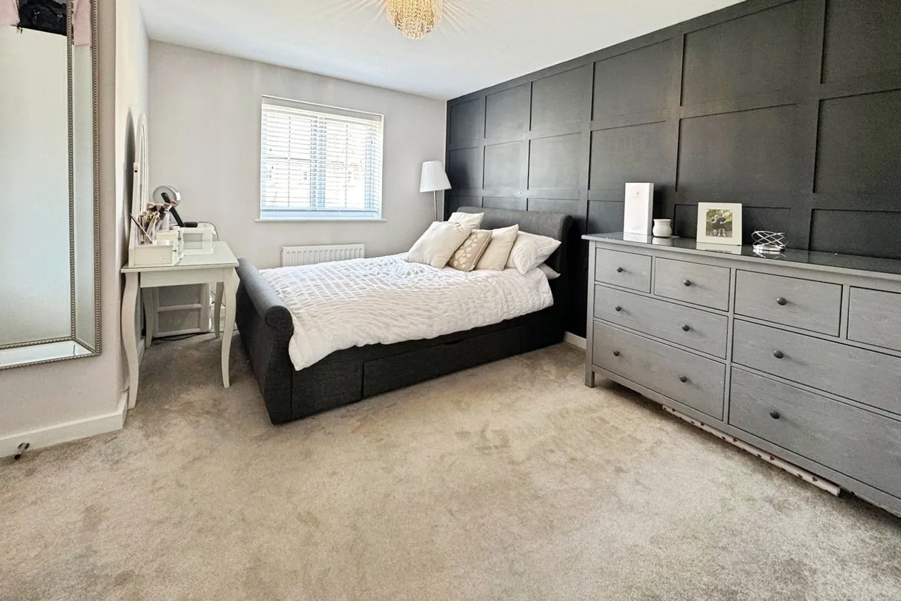 Titchener Way, Hook, RG27, photo 8
