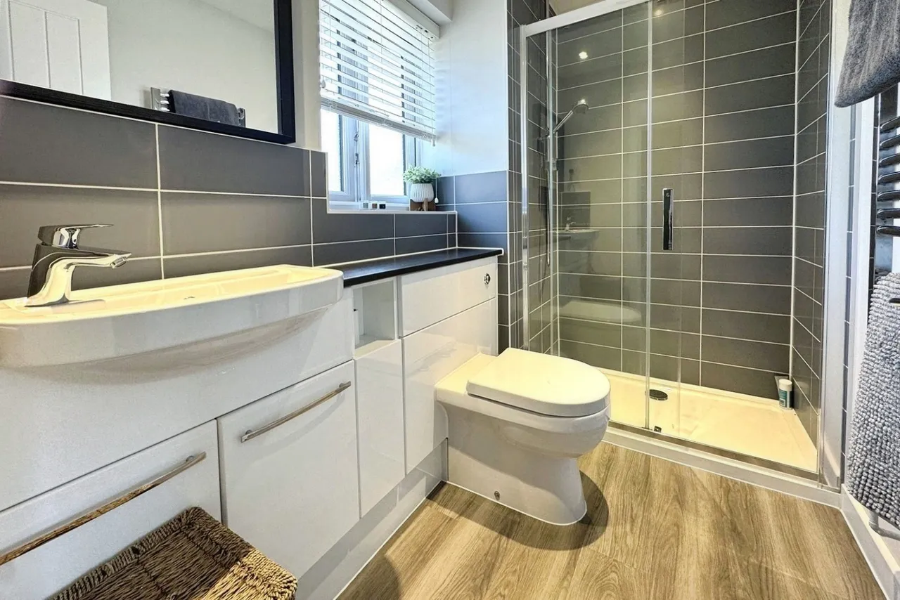 Titchener Way, Hook, RG27, photo 11